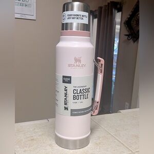NWT Stanley huge 1.5Q/1.4L classic bottle